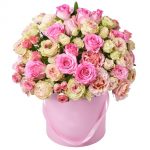 Цветы в коробке с пионовидными розами